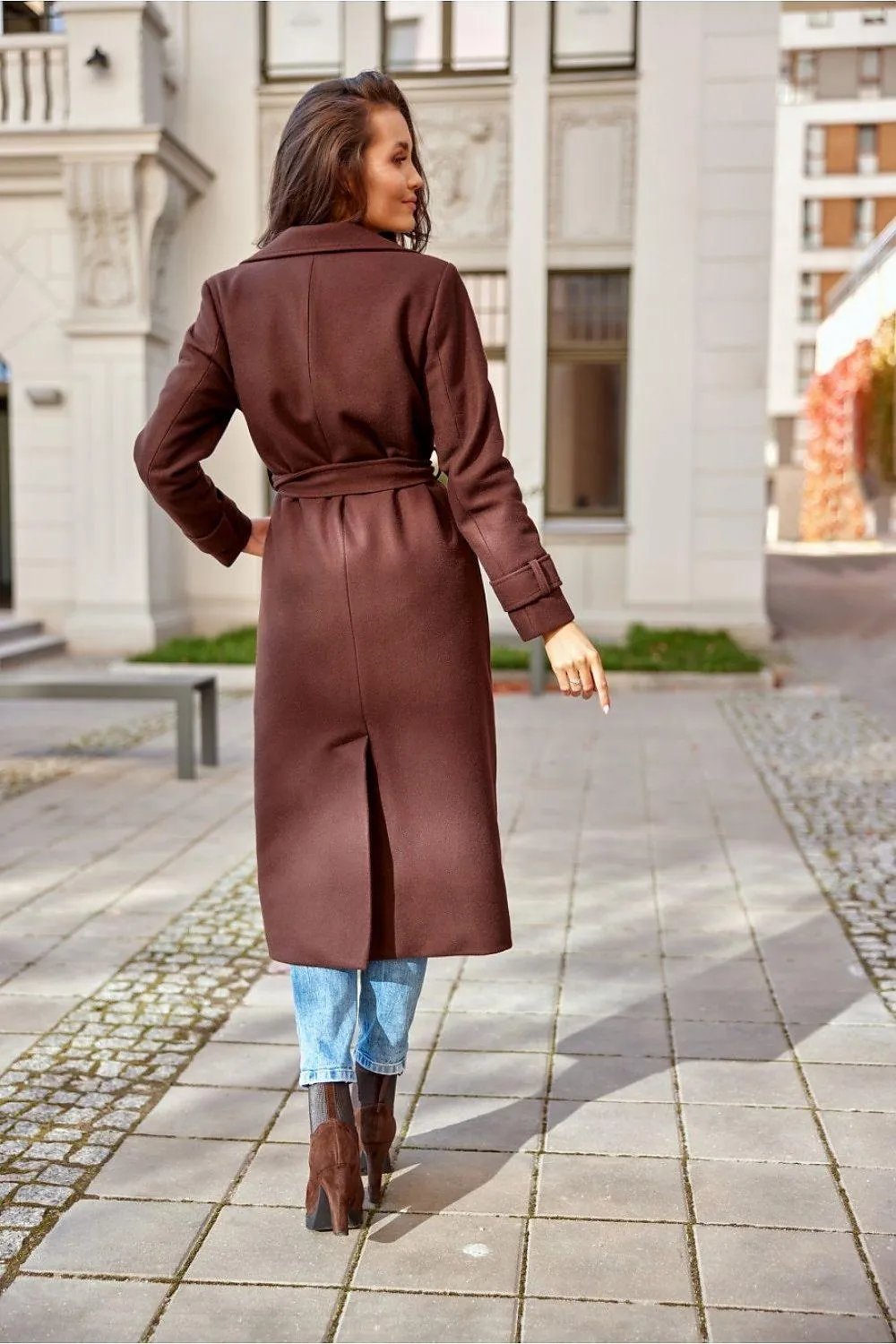 Chic Wool Coat with Waist-Defining Belt