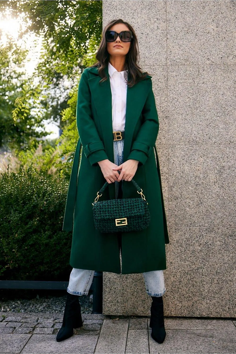 Chic Wool Coat with Waist-Defining Belt