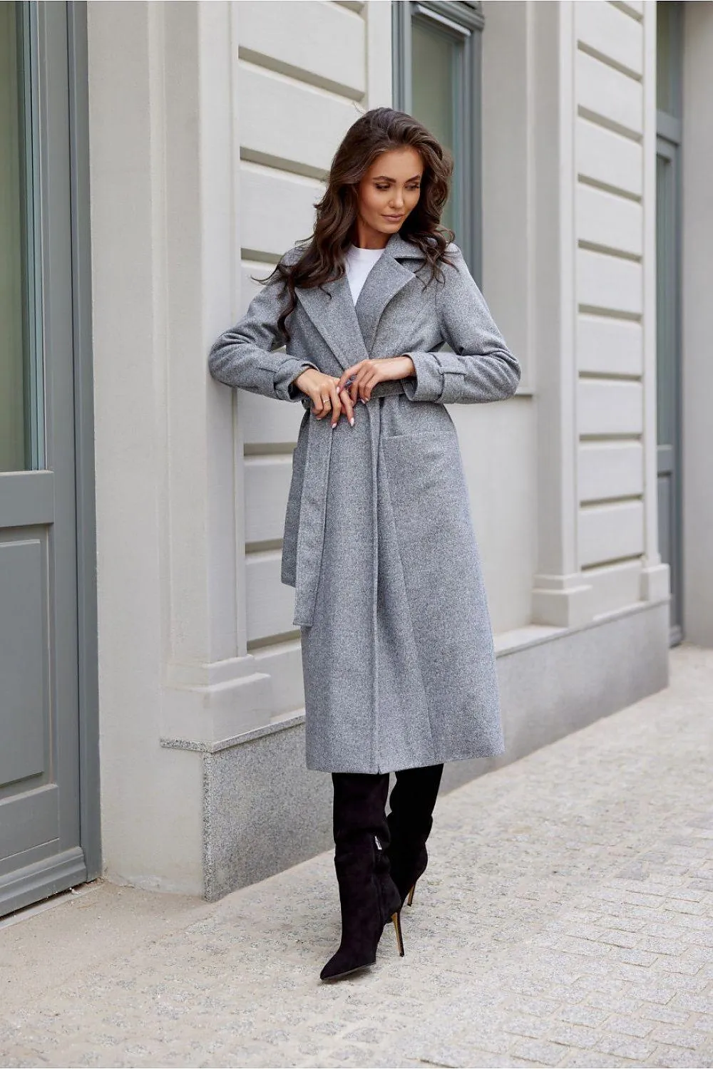 Chic Wool Coat with Waist-Defining Belt