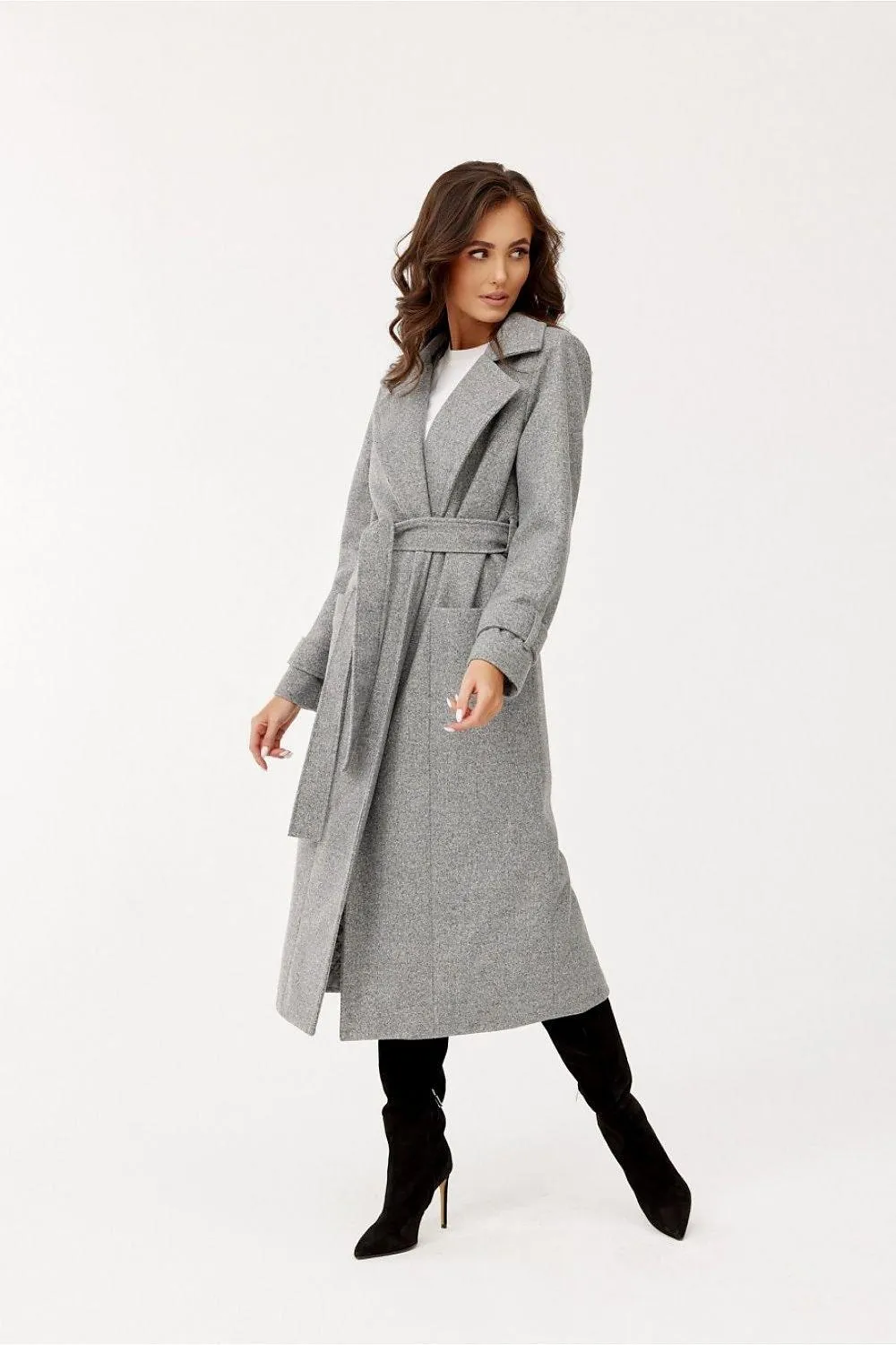 Chic Wool Coat with Waist-Defining Belt