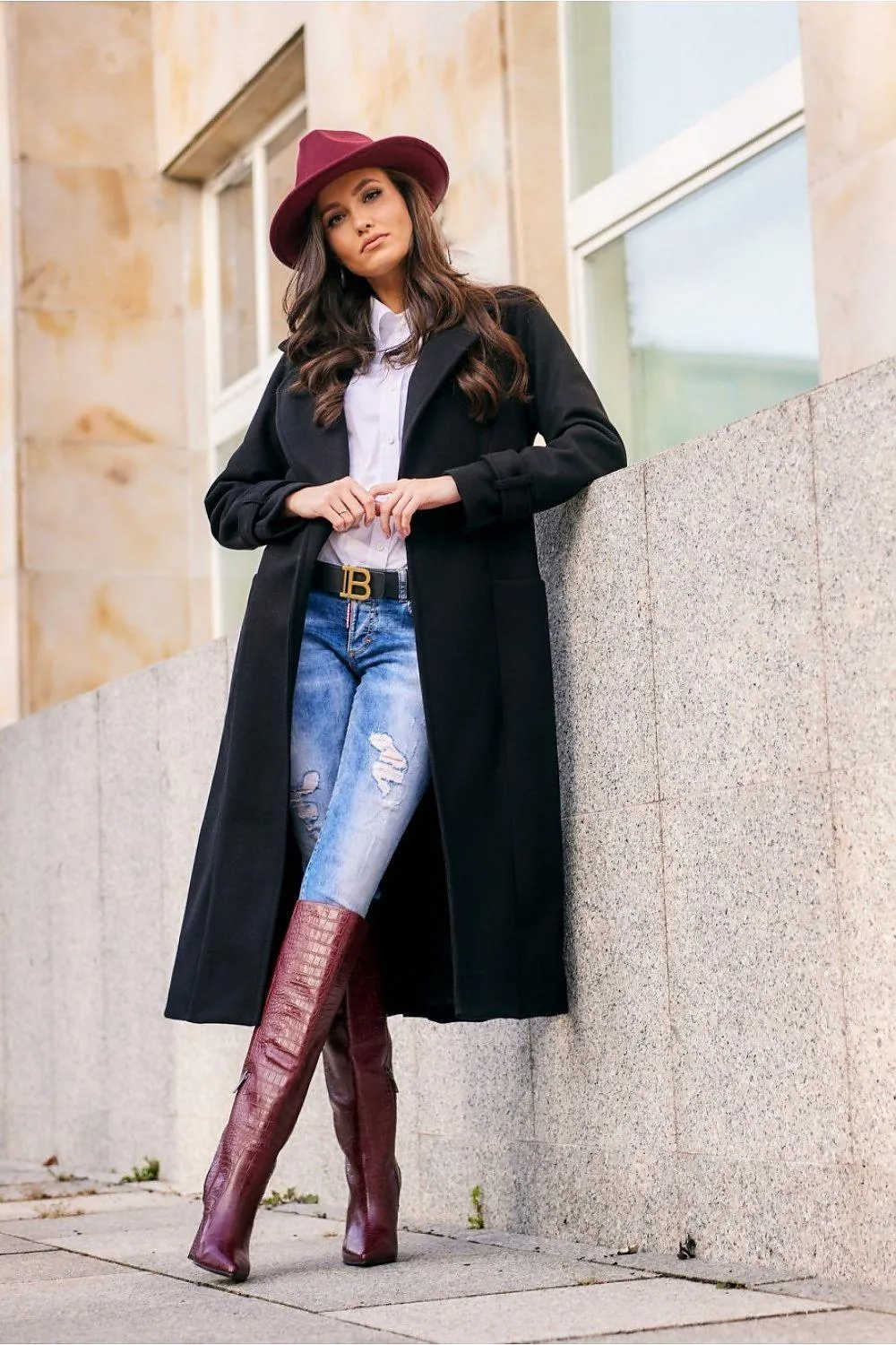 Chic Wool Coat with Waist-Defining Belt