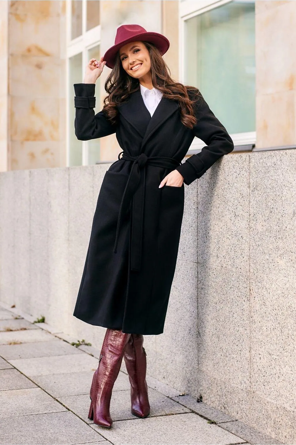 Chic Wool Coat with Waist-Defining Belt