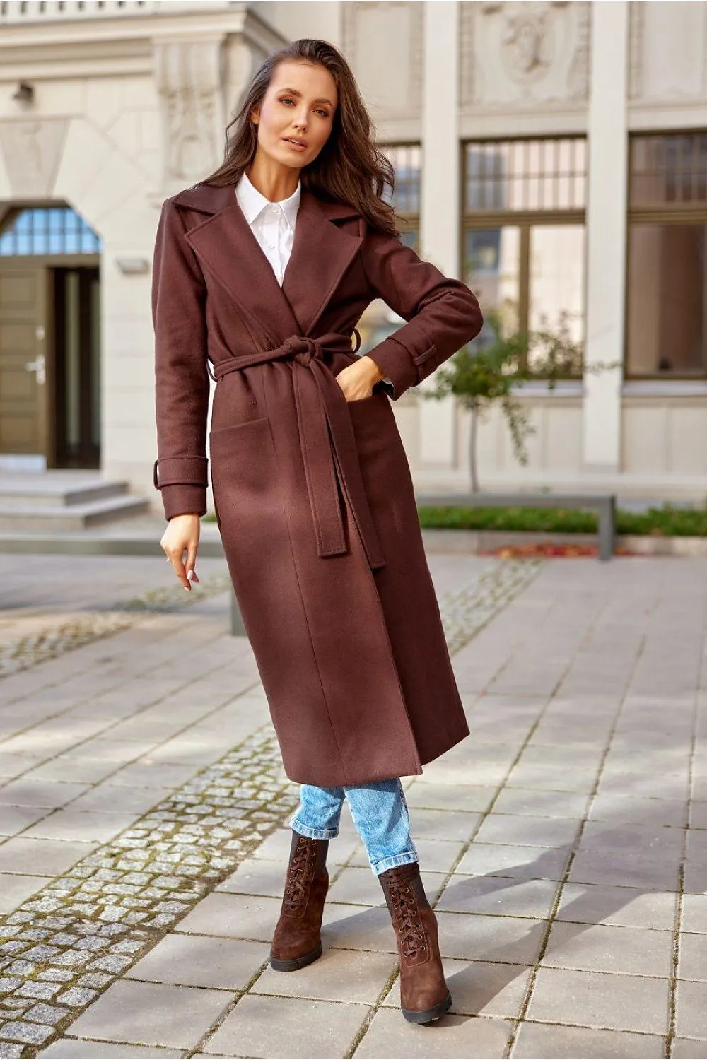 Chic Wool Coat with Waist-Defining Belt