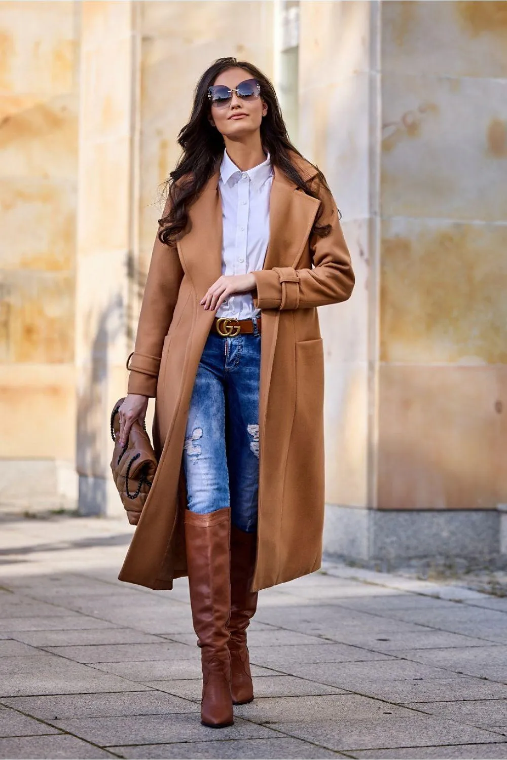 Chic Wool Coat with Waist-Defining Belt