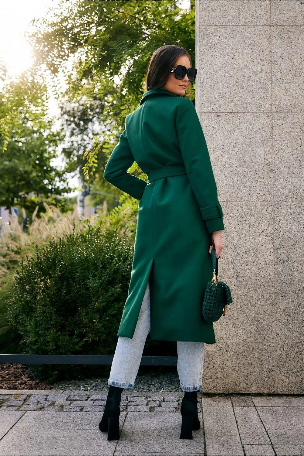 Chic Wool Coat with Waist-Defining Belt