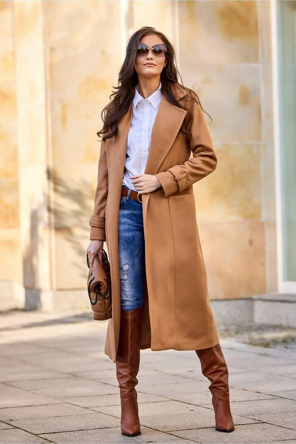 Chic Wool Coat with Waist-Defining Belt