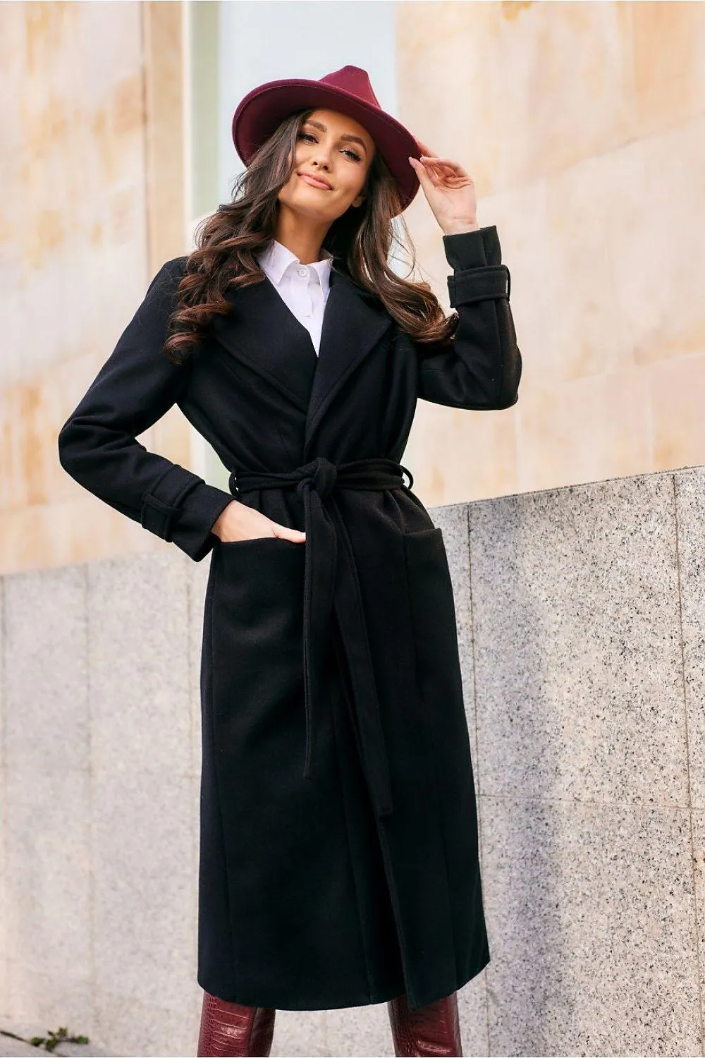 Chic Wool Coat with Waist-Defining Belt