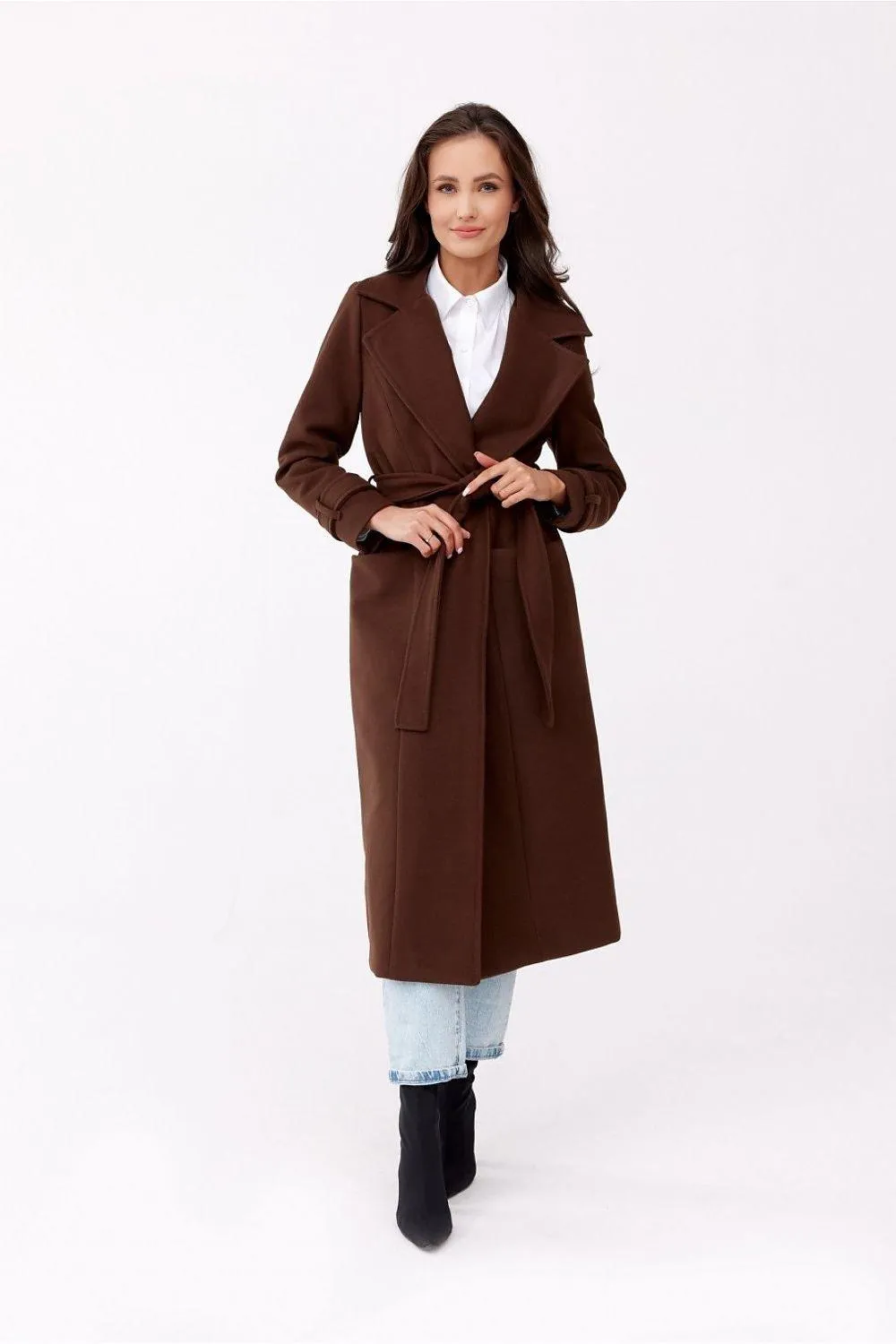 Chic Wool Coat with Waist-Defining Belt